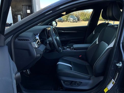 Used 2025 Toyota Camry SE image 10