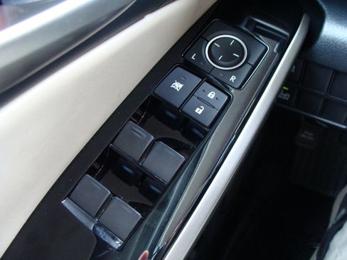 Used 2017 Lexus IS 300 AWD image 28