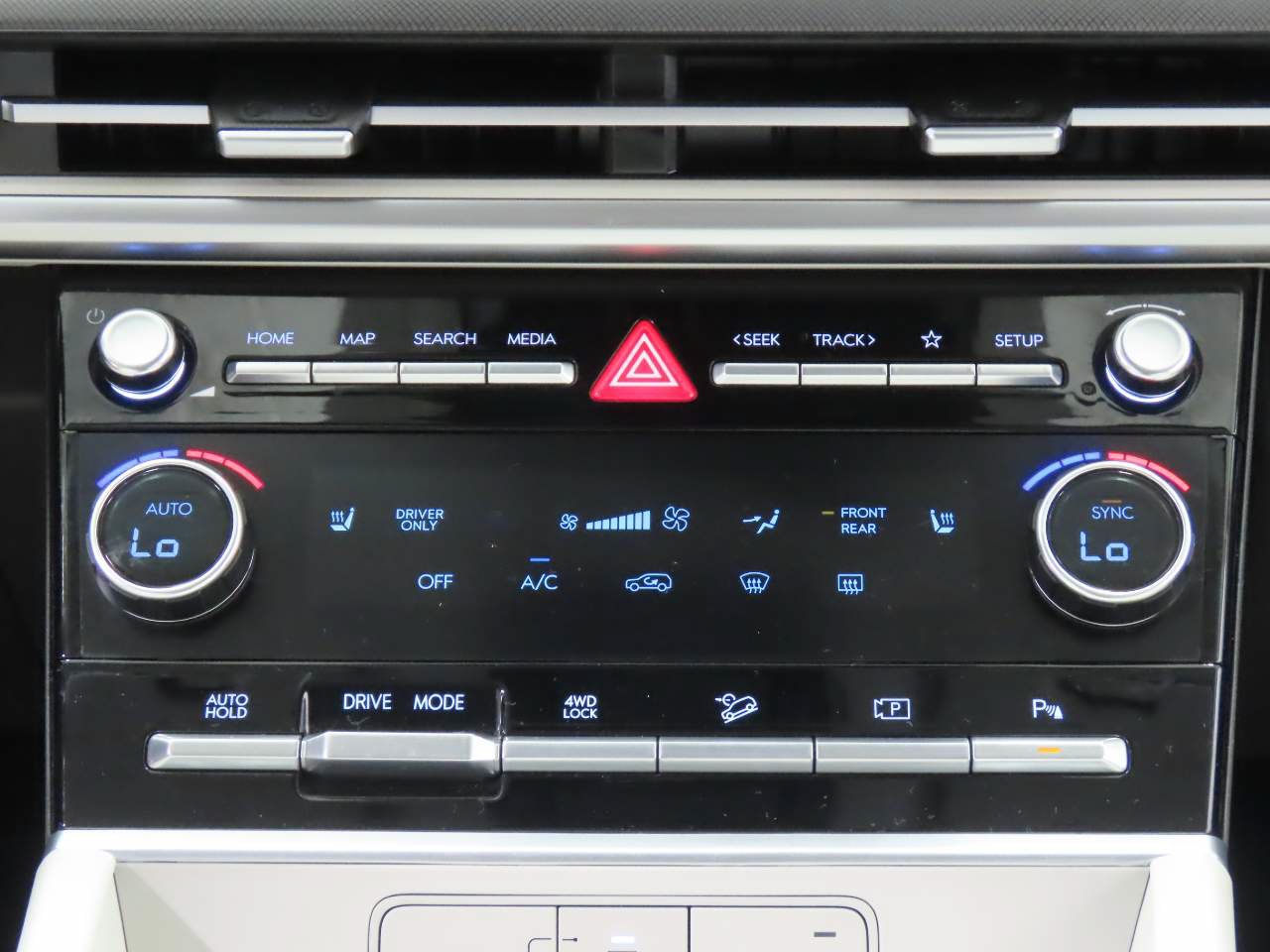 Used 2025 Hyundai Santa Fe SEL AWD/4WD image 12