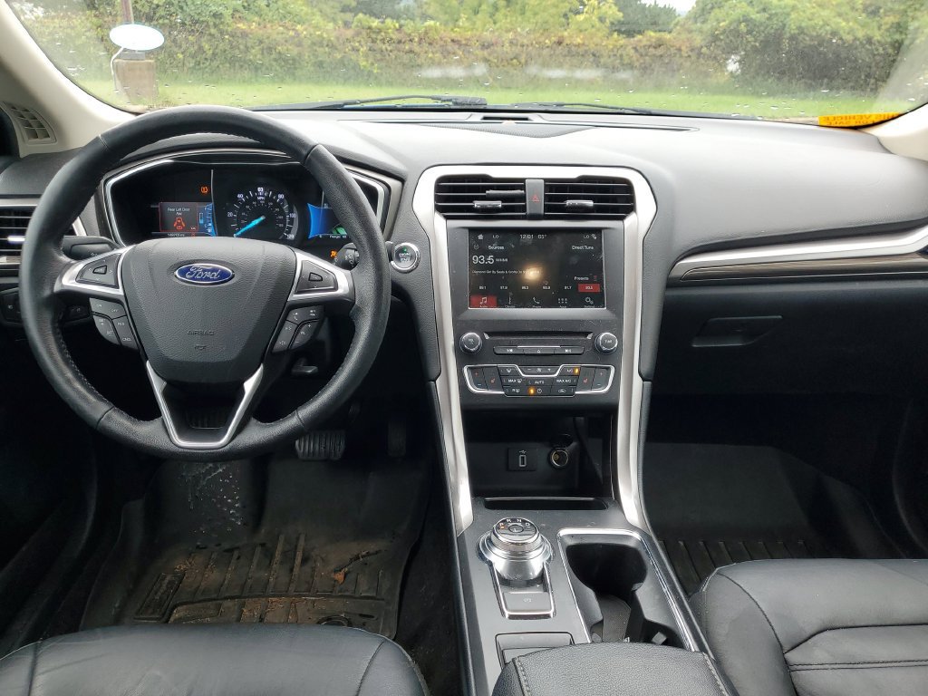 Used 2017 Ford Fusion SE w/ Equipment Group 602A FWD image 12