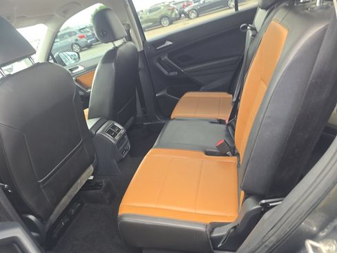 Used 2018 Volkswagen Tiguan SE AWD/4WD image 13