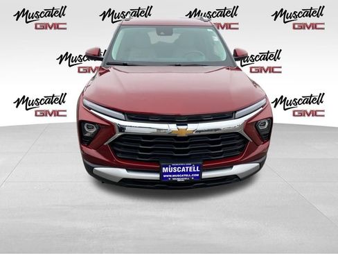 Used 2025 Chevrolet TrailBlazer LT AWD/4WD image 2