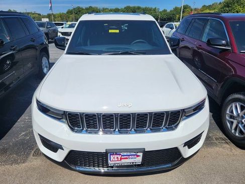 New 2025 Jeep Grand Cherokee Laredo w/ Luxury Tech Group I AWD/4WD image 2