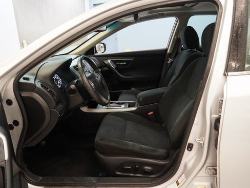 Used 2015 Nissan Altima 2.5 SV w/ Convenience Package image 5