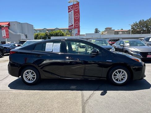 Used 2022 Toyota Prius LE FWD image 9