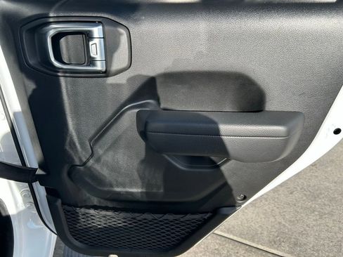 Used 2022 Jeep Wrangler Unlimited Sport image 29