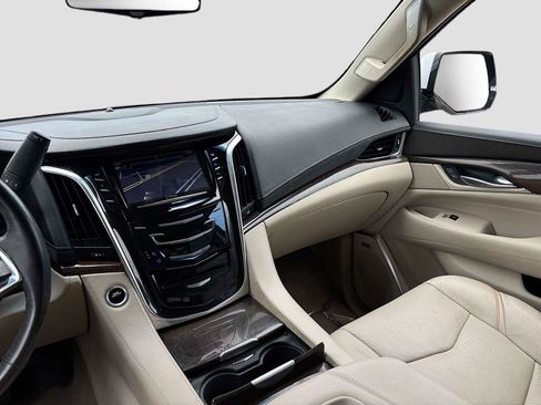 Used 2018 Cadillac Escalade Luxury RWD image 25