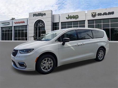 New 2026 Chrysler Pacifica Select image 8