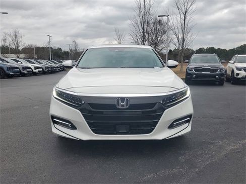 Used 2019 Honda Accord Touring image 2
