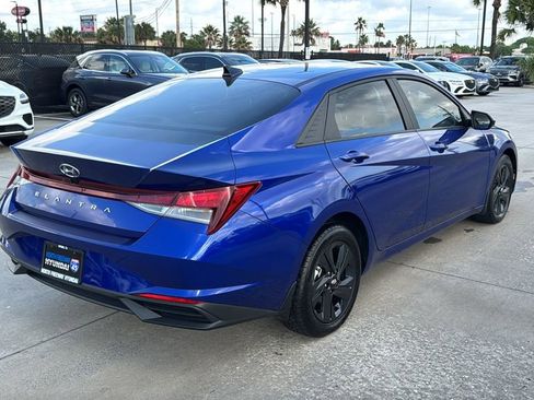 Used 2023 Hyundai Elantra SEL image 5