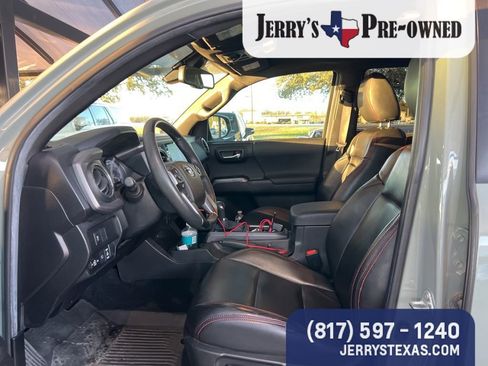 Used 2022 Toyota Tacoma TRD Off-Road image 7