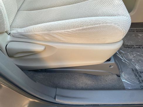 Used 2012 Toyota Sienna LE image 29