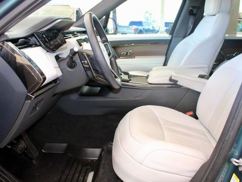 Used 2024 Land Rover Range Rover Sport SE image 8
