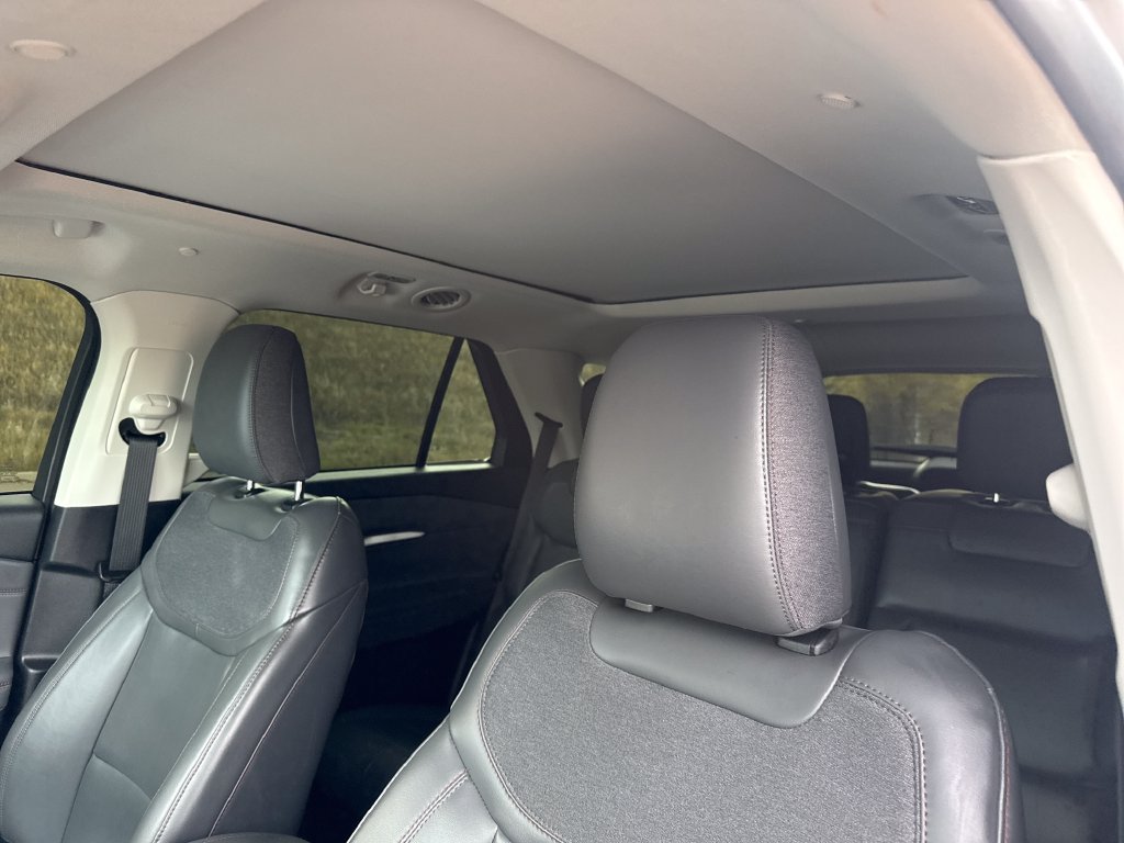 Used 2025 Ford Explorer Active w/ Active Comfort Package AWD/4WD image 13