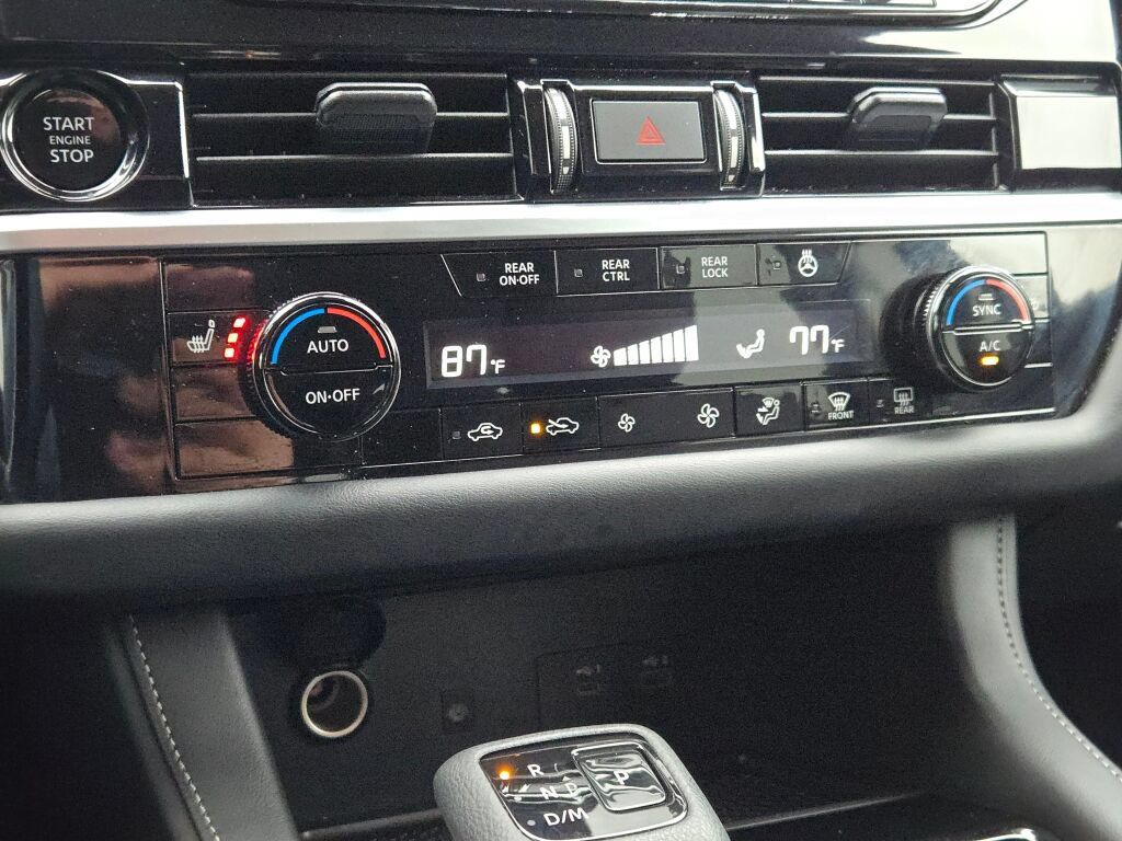 Used 2025 Nissan Pathfinder SL AWD/4WD image 27
