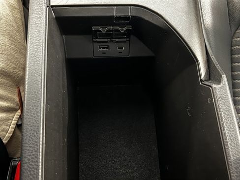 Used 2024 Toyota Camry SE image 40