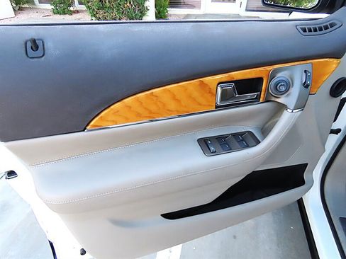 Used 2013 Lincoln MKX FWD image 25