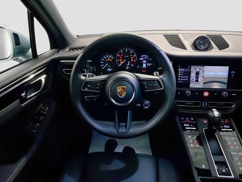 Used 2026 Porsche Macan AWD/4WD image 23