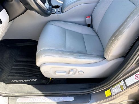 Used 2019 Toyota Highlander Limited Platinum AWD/4WD image 35