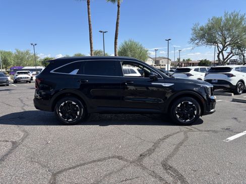 Certified 2024 Kia Sorento S FWD image 2