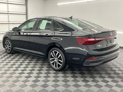 Used 2025 Volkswagen Jetta SE FWD image 21