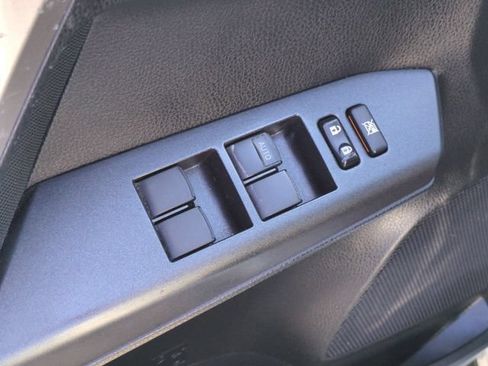 Used 2018 Toyota RAV4 LE FWD image 13