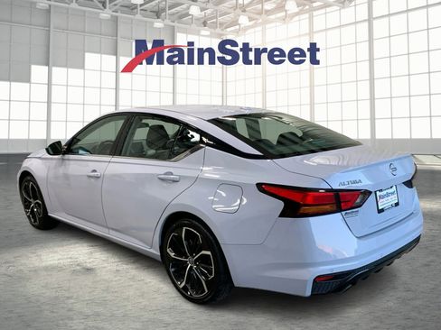 Used 2023 Nissan Altima 2.5 SR image 3