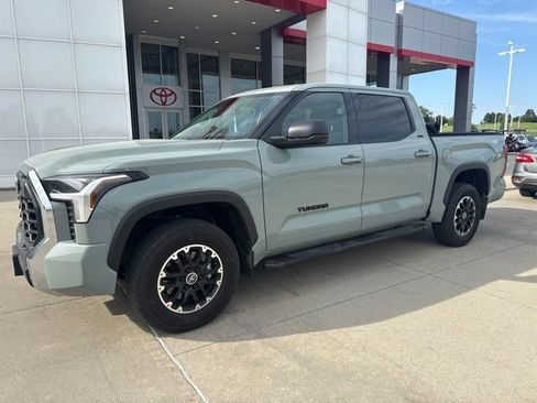 Used 2022 Toyota Tundra SR5 w/ TRD Off-Road Package AWD/4WD image 10