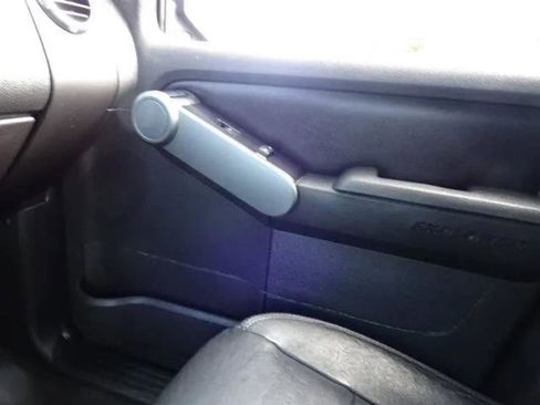 Used 2010 Ford Explorer XLT image 33