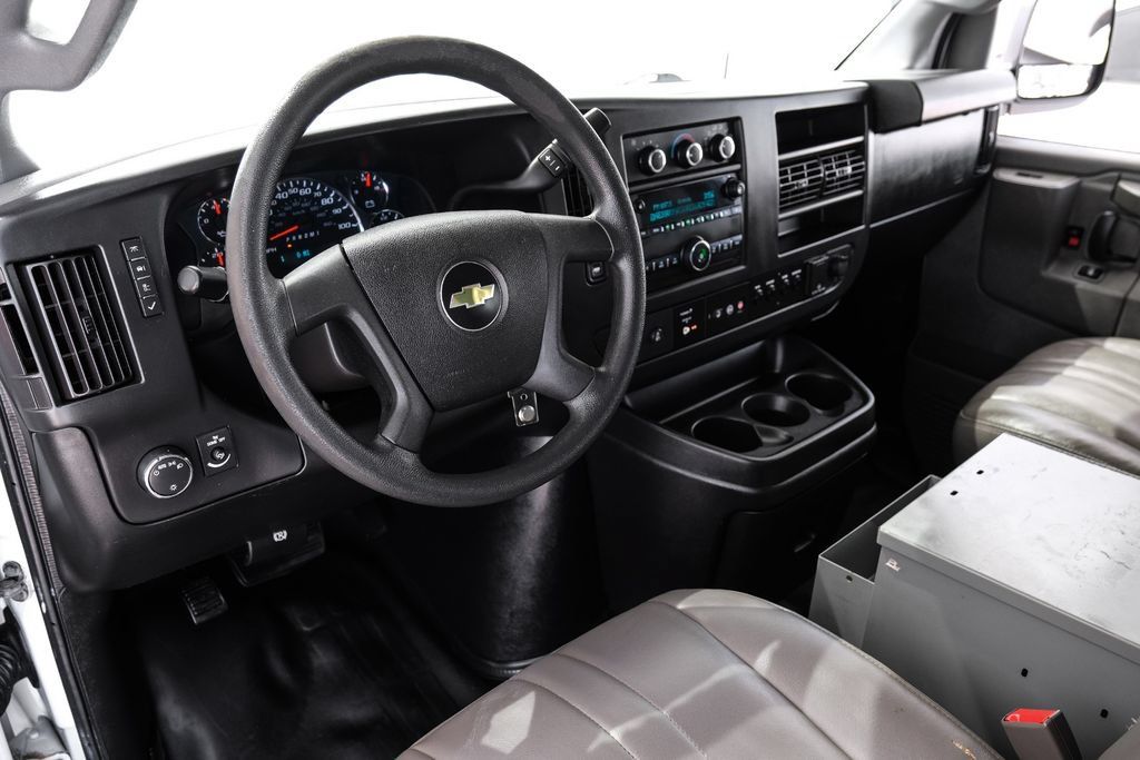 Used 2017 Chevrolet Express 2500 RWD image 2