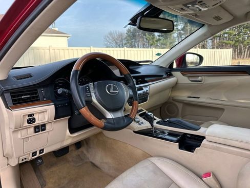 Used 2014 Lexus ES 300h w/ Luxury Package w/Bamboo Trim image 15