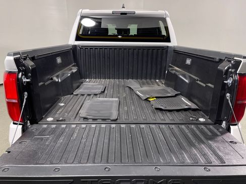 Certified 2025 Toyota Tacoma TRD Off-Road AWD/4WD image 10