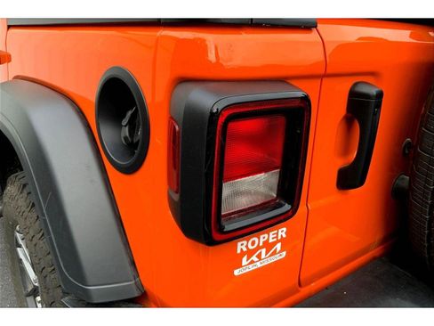 Used 2025 Jeep Wrangler Sport S image 27