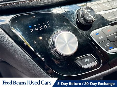 Used 2024 Chrysler Pacifica Pinnacle FWD image 23