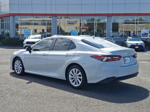 Certified 2022 Toyota Camry LE FWD image 5