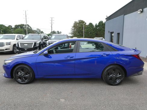 Used 2023 Hyundai Elantra SEL FWD image 9