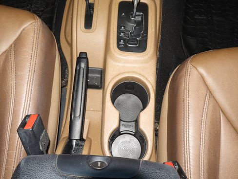 Used 2016 Jeep Wrangler Unlimited Sahara w/ Connectivity Group AWD/4WD image 22