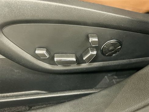 Used 2022 Lincoln Nautilus Reserve w/ Equipment Group 202A image 10