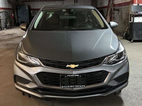 Used 2018 Chevrolet Cruze LT w/ Convenience Package image 8