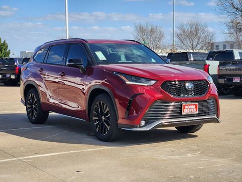 New 2026 Toyota Highlander XSE image 2