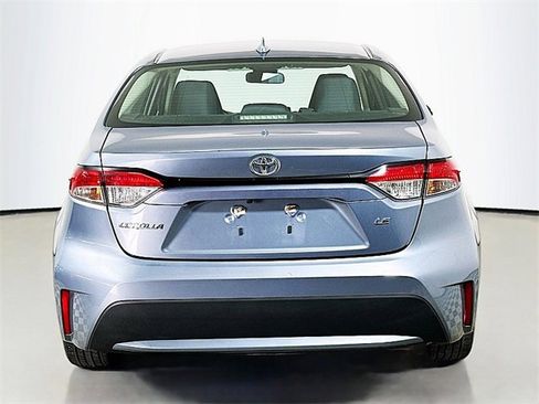 Used 2022 Toyota Corolla LE image 6