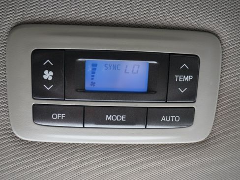 Used 2019 Toyota Sienna XLE w/ XLE Navigation Package FWD image 17