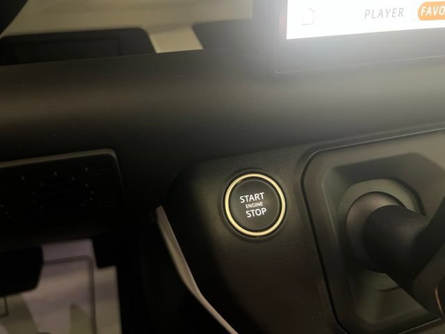 Used 2024 Land Rover Defender 110 SE AWD/4WD image 18
