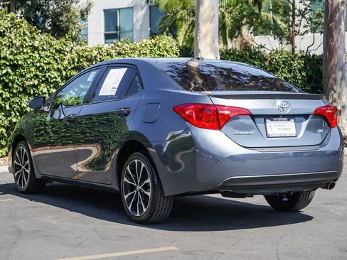 Used 2017 Toyota Corolla SE w/ SE Premium Package FWD image 4