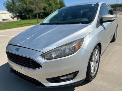 Used 2015 Ford Focus SE w/ Equipment Group 201A FWD image 2