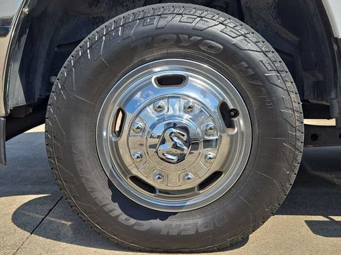 Used 2024 RAM 3500 Tradesman w/ Chrome Appearance Group AWD/4WD image 9