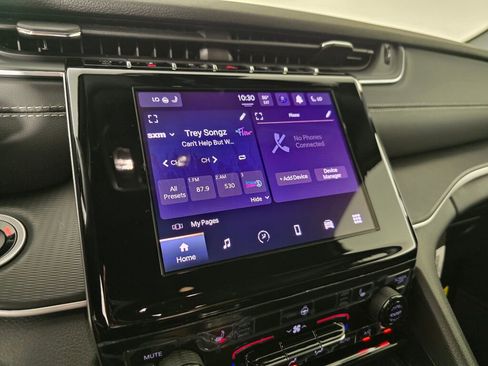 New 2025 Jeep Grand Cherokee Altitude image 23