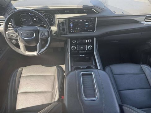 Used 2021 GMC Yukon Denali w/ Denali Ultimate Package AWD/4WD image 3