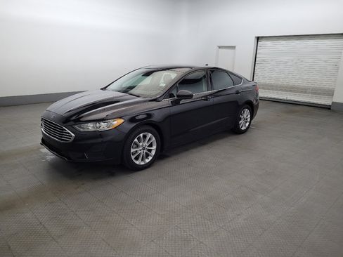 Used 2020 Ford Fusion SE FWD image 2