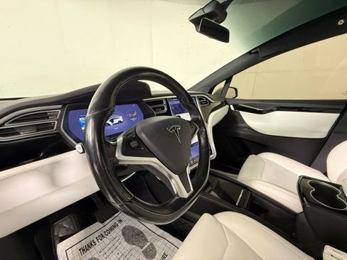 Used 2016 Tesla Model X 90D image 4